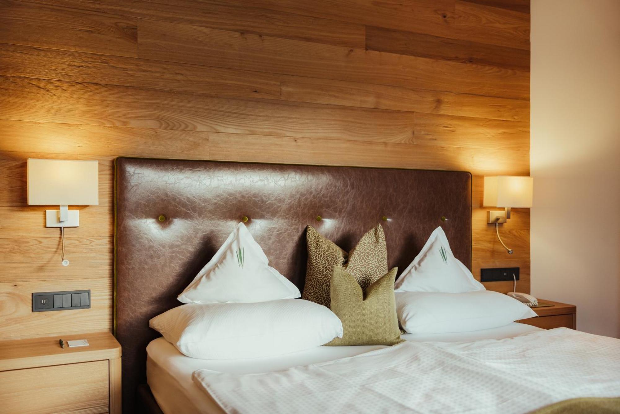 Hotel Grien Urtijëi Buitenkant foto