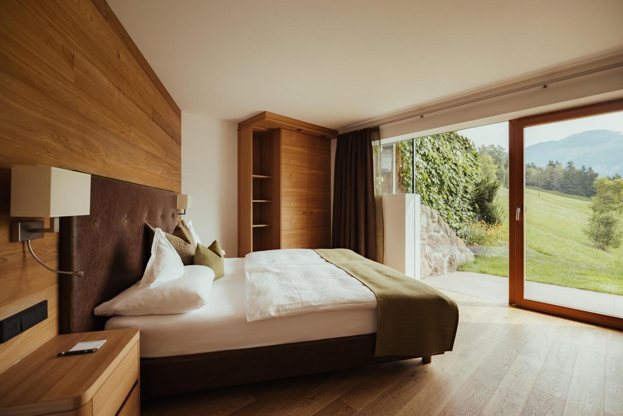 Hotel Grien Urtijëi Buitenkant foto